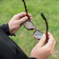 Gafas De Sol Polarizadas Clásicas Avid Carp SeeThru TS -Pesca Equipos Tienda Avid20TS20Classic20Sunglasses3 550x550 1