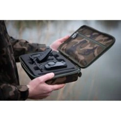 Funda Fox Camolite Mini Micron -Pesca Equipos Tienda CLU452 Fox Camolite Mini Micron Case in use 10 550x550w