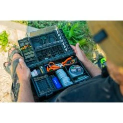 Caja De Aparejos Mediana Fox -Pesca Equipos Tienda Fox20Medium20Tacklebox6 550x550w